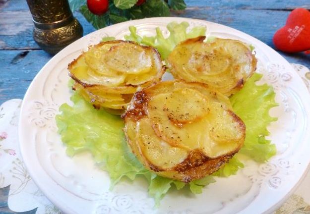 Baked Potatoes with Cream