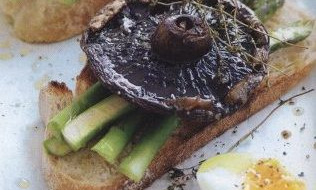 Sandwiches with Fried Champignons and Asparagus