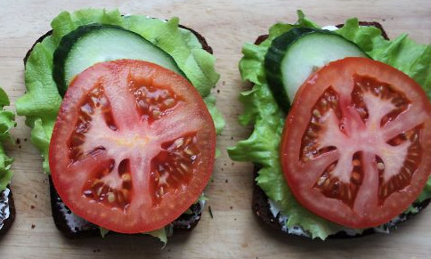 Sandwiches with Cheese and Vegetables
