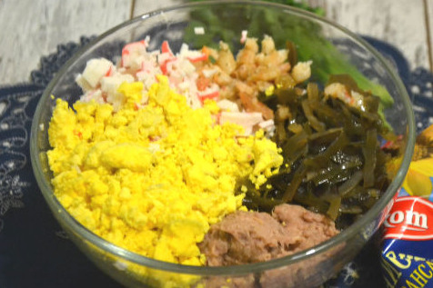 Clown Fish Salad with Seaweed and Tuna step 3