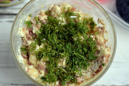 Sandwiches with Tuna and Caviar step 4