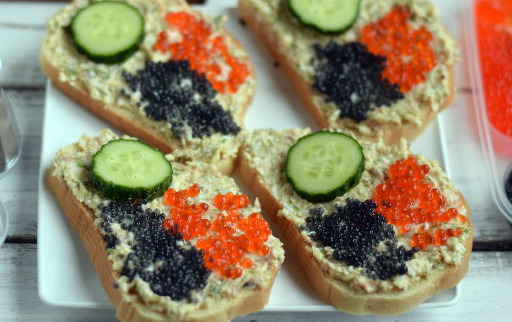 Sandwiches with Tuna and Caviar