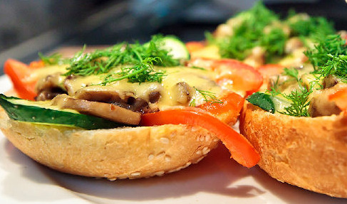 Hot Sandwiches with Mushrooms and Cheese