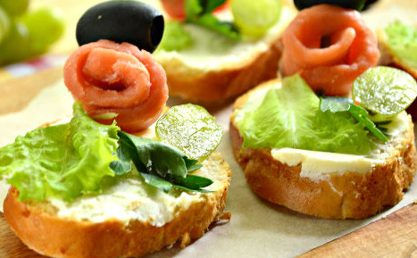 Sandwiches with Salmon and Olives