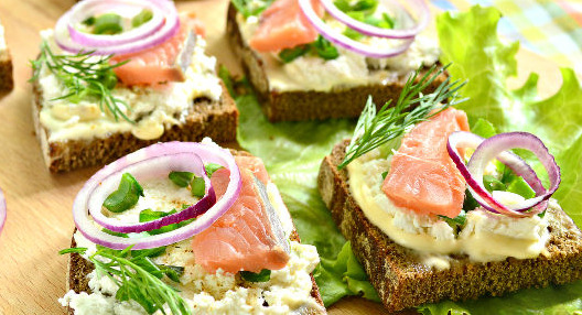 Smoked Salmon and Cottage Cheese Sandwiches