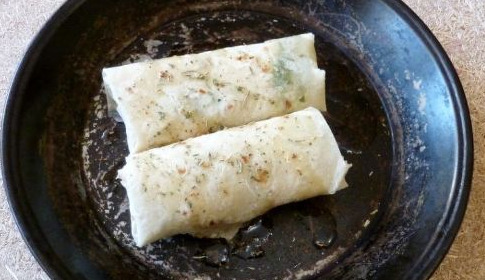 Sausages in Pita Bread with Pickled Cucumbers and Cheese step 5