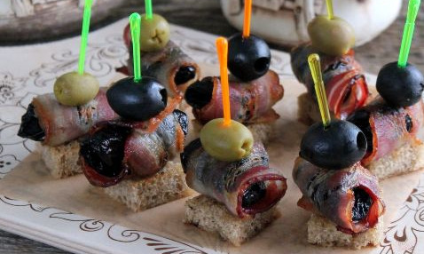 Canapes with Bacon and Prunes