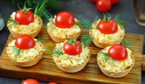 Tartlets with Cheese and Tomatoes