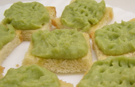 Croutons with Avocado Pate