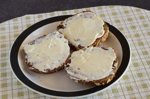 Croutons with Melted Cheese, Lemon and Garlic step 5