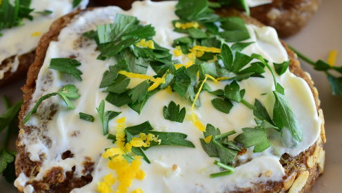 Croutons with Melted Cheese, Lemon and Garlic