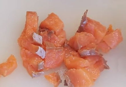 “Delicate” Salad with Red Fish step 1