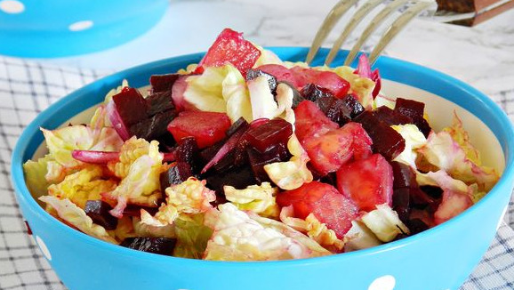 Salad with Cabbage, Beets and Red Fish
