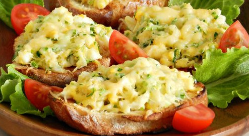 Hot sandwiches with egg, cheese and wild garlic