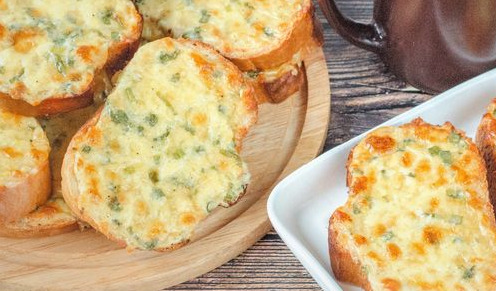 Five-minute Croutons with Cheese (in the Oven)