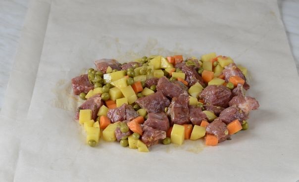 Baked Meat with Vegetables in Parchment step 6