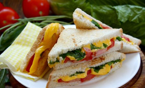 Hot Sandwiches with Cheese, Tomatoes and Herbs