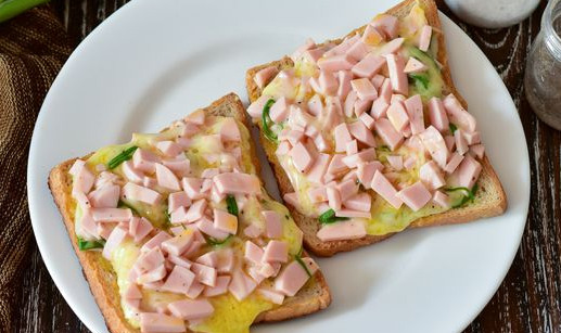 Hot Sandwiches with Sausage, Egg and Cheese