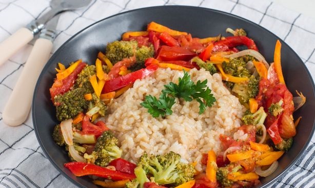 Broccoli, Fried with Bell Peppers and Tomatoes, with Rice