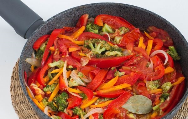 Broccoli, Fried with Bell Peppers and Tomatoes, with Rice step 6