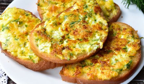 Hot Sandwiches with Cottage Cheese and Herbs (in a Pan)