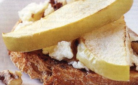 Miracle Sandwich with Goat Cheese and Apples