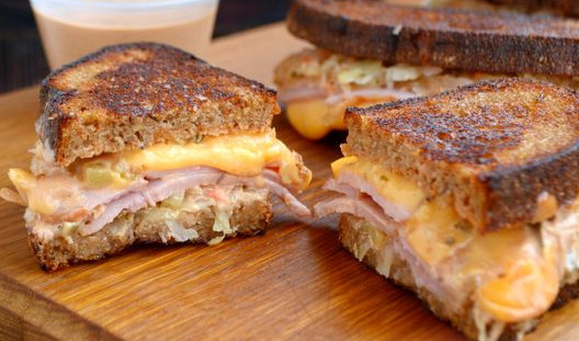 Sandwiches with Cheese, Ham and Sauerkraut