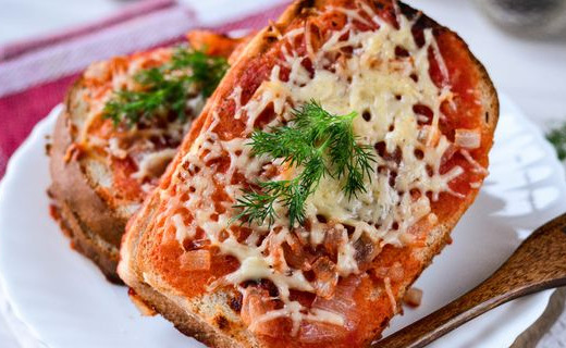 Hot Sandwiches with Onion-Tomato Sauce and Cheese