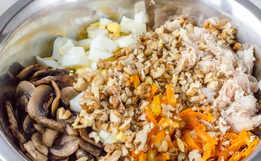 Baked Fish Salad with Mushrooms, Carrots and Nuts step 13