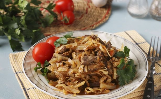 Cabbage Stewed with Chicken Hearts, in Tomato Sauce