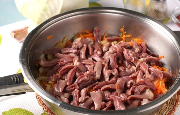 Cabbage Stewed with Chicken Hearts, in Tomato Sauce step 3