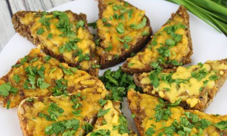 Hot Sprat Sandwiches in Tomato and Cheese (Oven)