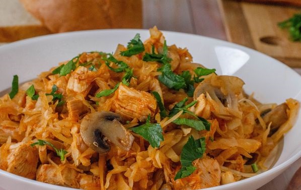 Stewed Cabbage with Chicken and Mushrooms