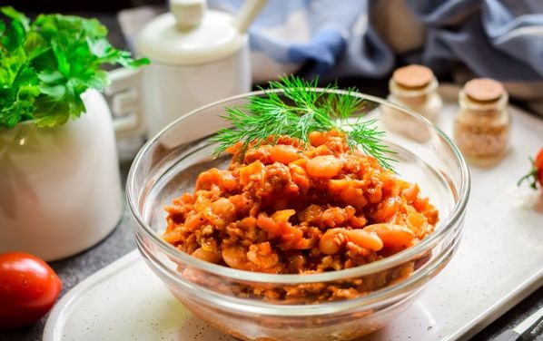 Cabbage Stewed with Minced Meat and Canned Beans