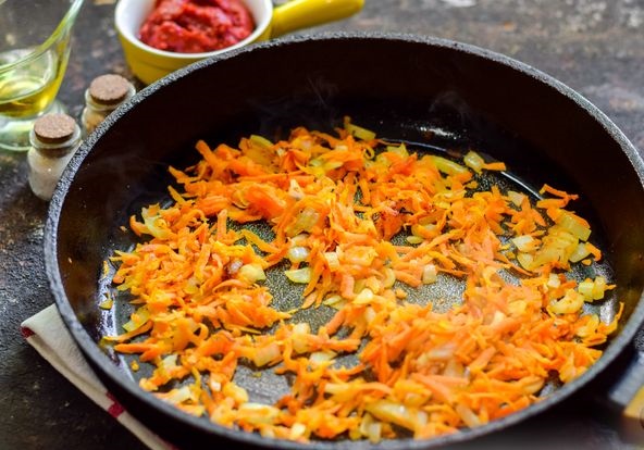 Cabbage Stewed with Minced Meat and Canned Beans step 2