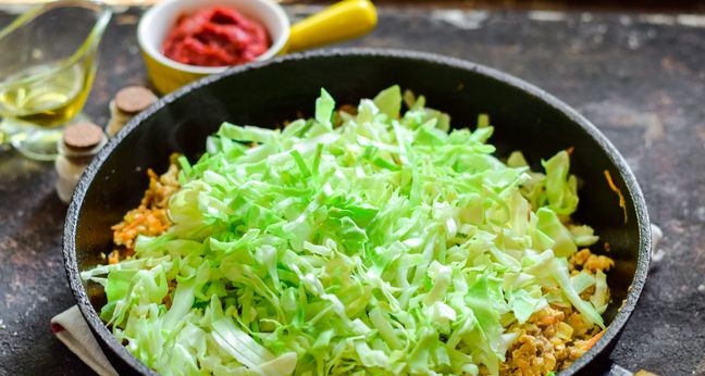 Cabbage Stewed with Minced Meat and Canned Beans step 6