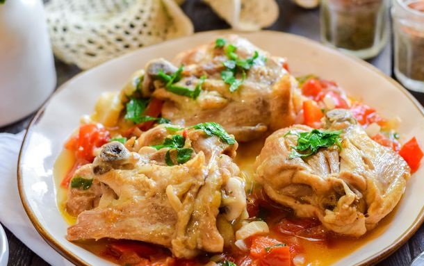 Chicken Thighs Stewed with Tomatoes and Bell Pepper