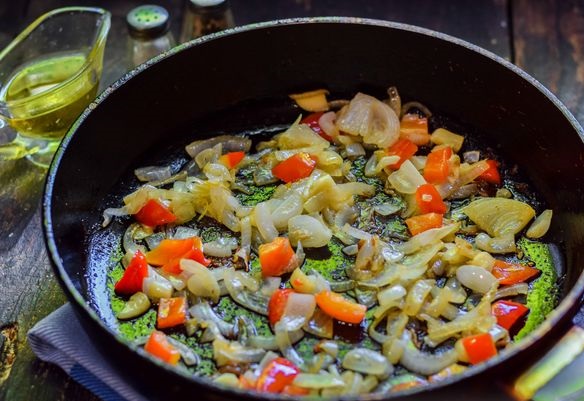Chicken Thighs Stewed with Tomatoes and Bell Pepper step 7