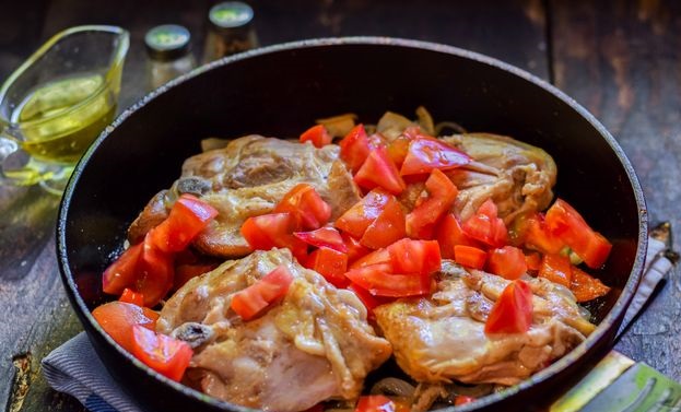 Chicken Thighs Stewed with Tomatoes and Bell Pepper step 9