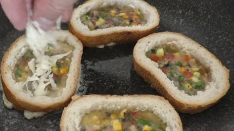 Croutons Stuffed with Vegetables, Mushrooms and Cheese step 4