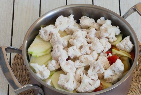 Vegetable Stew with Zucchini, Bell Peppers, White Cabbage and Cauliflower step 6