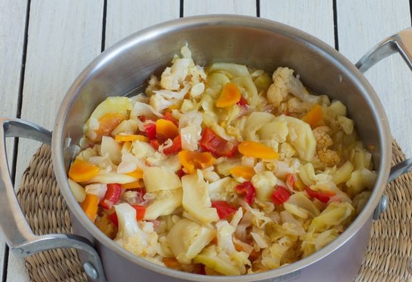 Vegetable Stew with Zucchini, Bell Peppers, White Cabbage and Cauliflower step 8