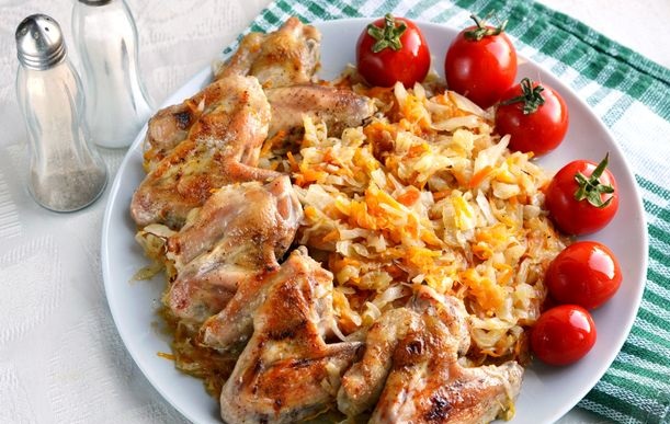 Chicken Wings Baked with Cabbage and Bell Peppers (Sleeve)