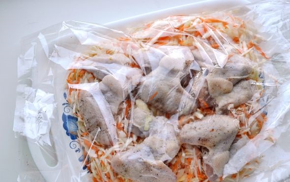 Chicken Wings Baked with Cabbage and Bell Peppers (Sleeve) step 10