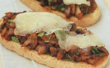 Sandwiches with Mushrooms and Manchego Cheese