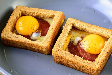 Hot Sandwiches with Sausage and Egg (in a Pan) step 5
