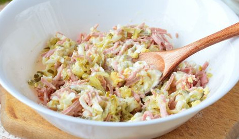 Sandwiches with Boiled Eggs, Pickles and Sausages Spread step 5