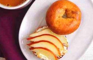 Bun with Cheese, Pear, Honey and Nuts