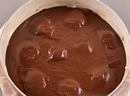 Chocolate Cake with Curd-Coconut Balls step 3