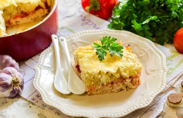 Casserole with Minced Chicken, Potatoes, Tomatoes and Bell Peppers